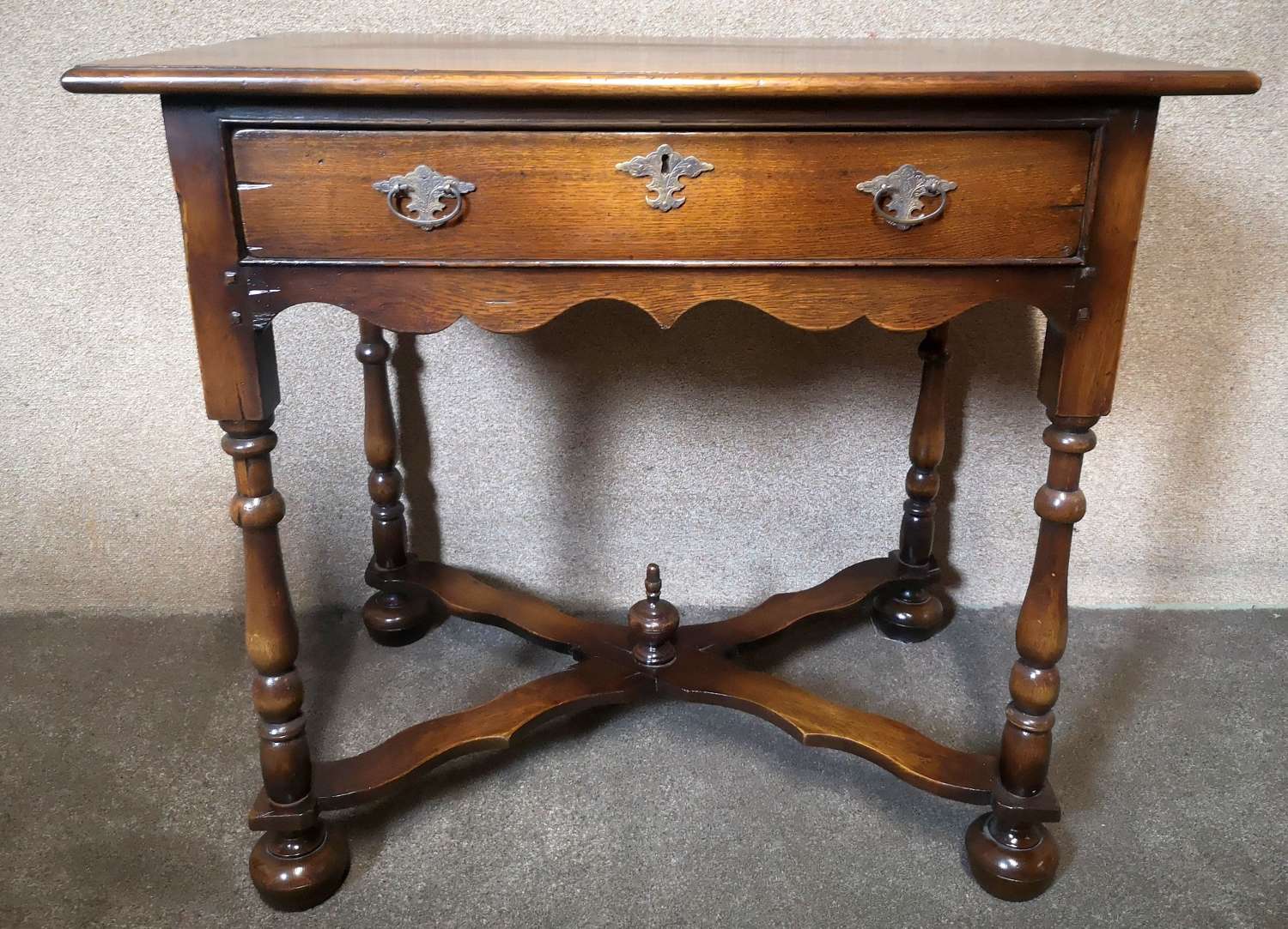 Good Quality Oak William and Mary Style Side Table