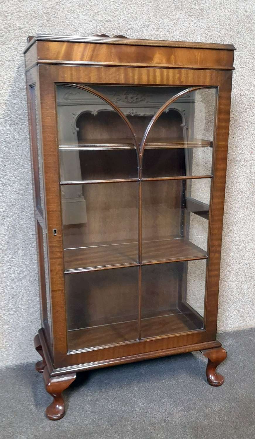 Small Mahogany Display / China Cabinet In The Queen Anne Style