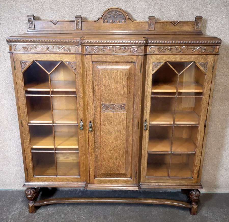 Oak Breakfront Bookcase / Display Cabinet