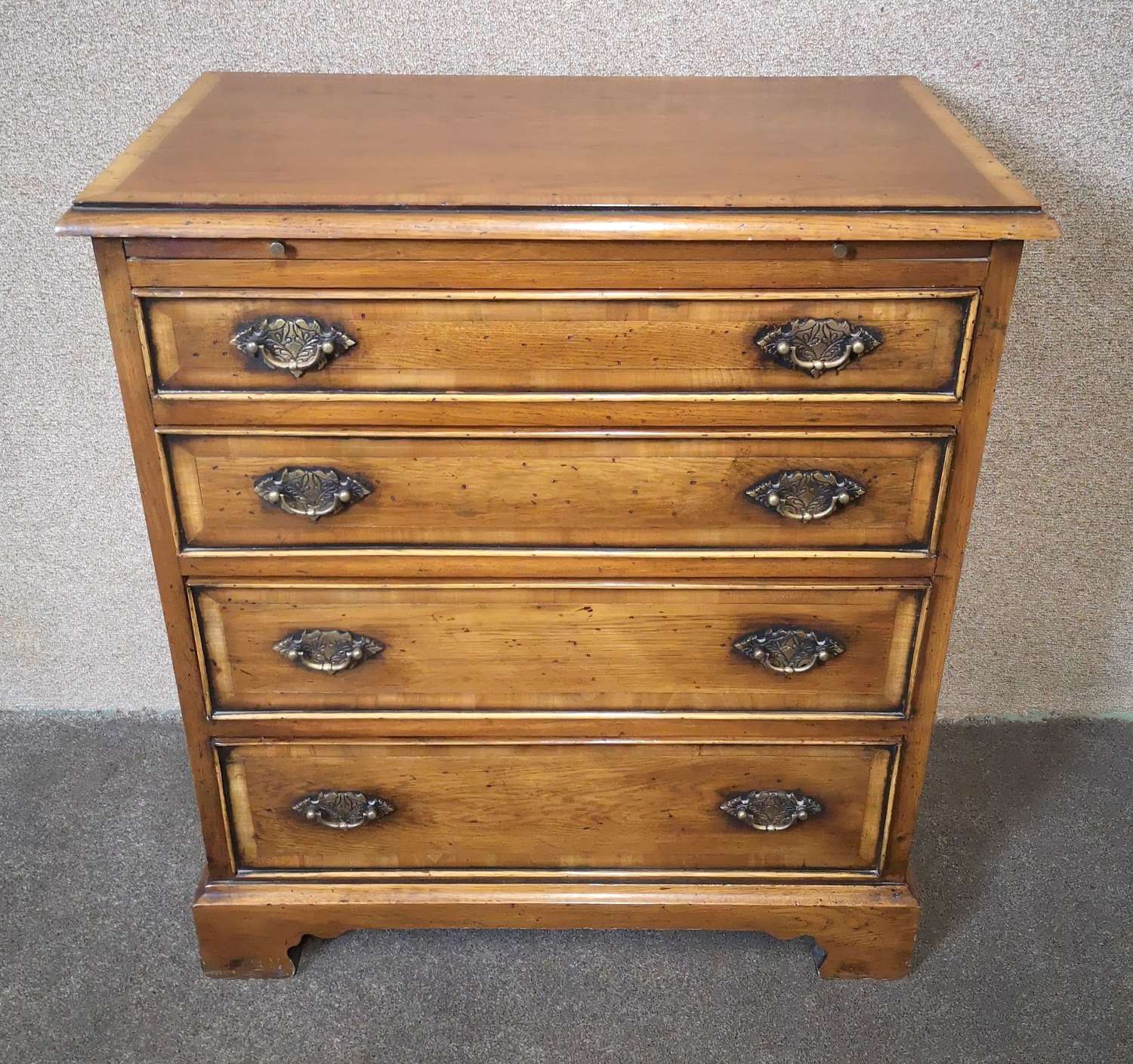 Small Oak & Walnut Chest of Drawers In The Georgian Style