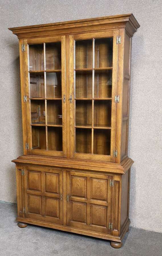 Good Quality Oak Bookcase / Cabinet