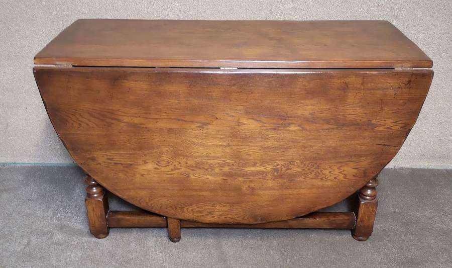 Large Oak Gate Leg Table / Drop Leaf Table / Dining Table