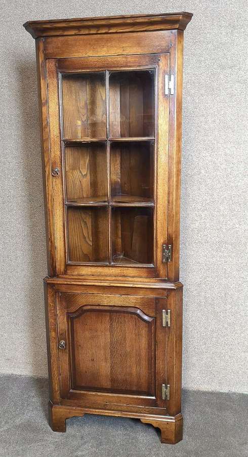Titchmarsh & Goodwin Oak Glazed Corner Cabinet