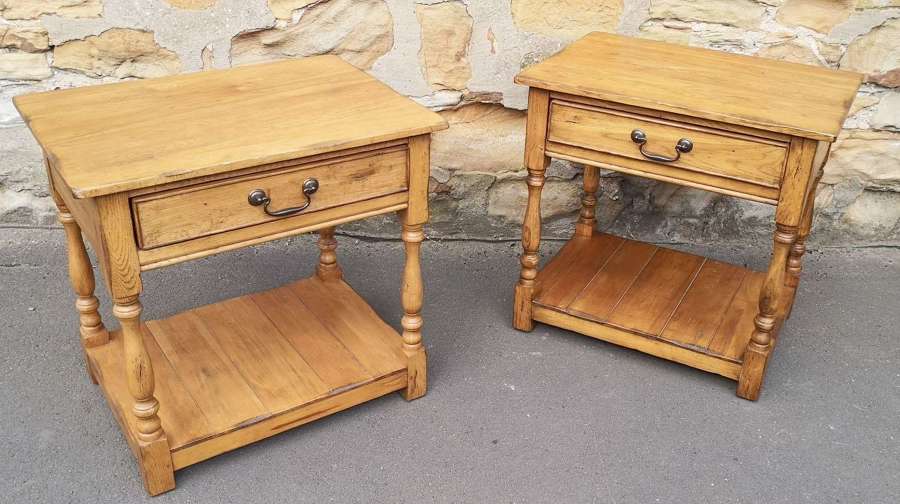 Good Quality Pair Of Light Oak End Tables / Side Tables
