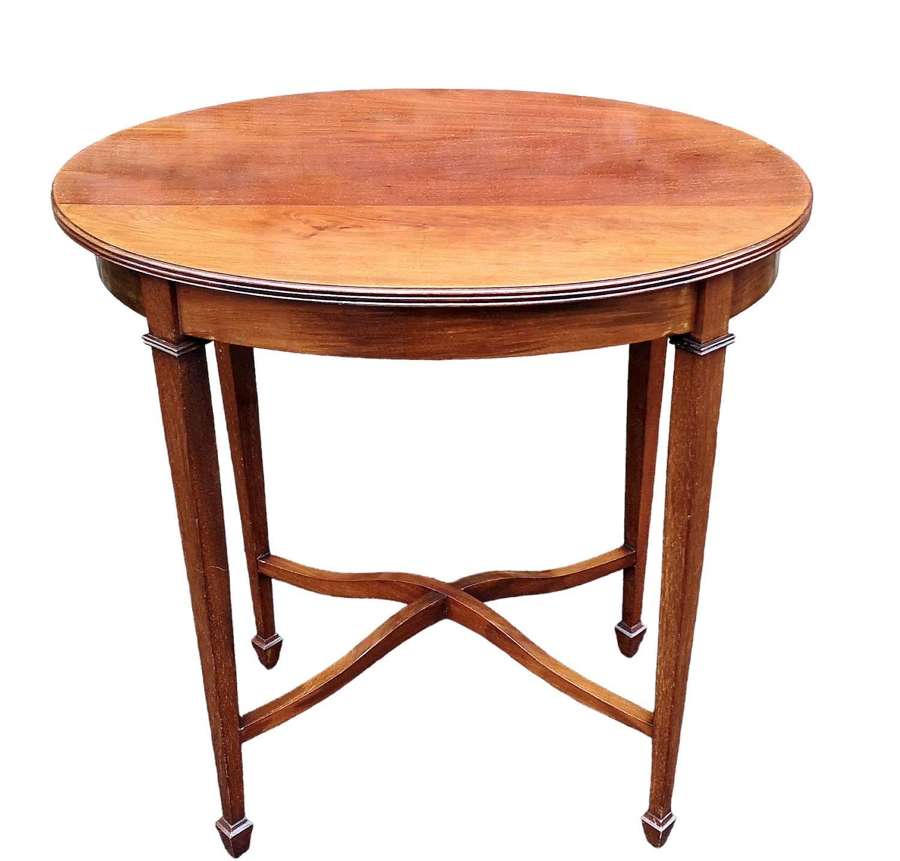 Edwardian Mahogany Oval Shaped Table