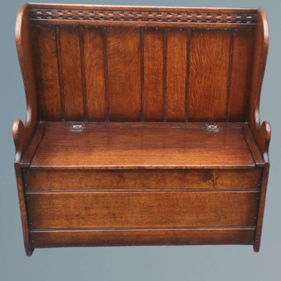 Titchmarsh & Goodwin Oak Box Settle / Hall Bench