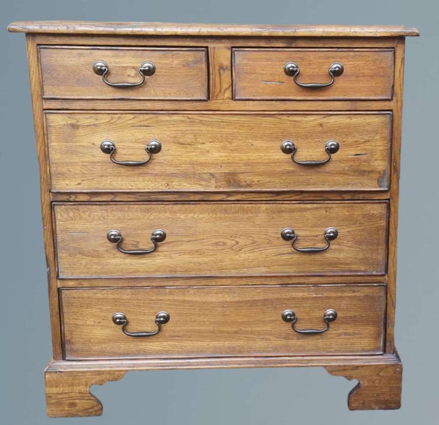 Oak Chest of Drawers In The Georgian Style